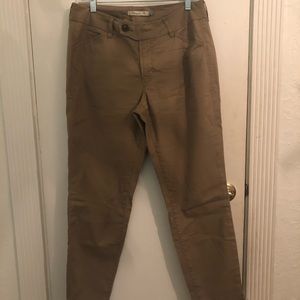 khaki capri pants